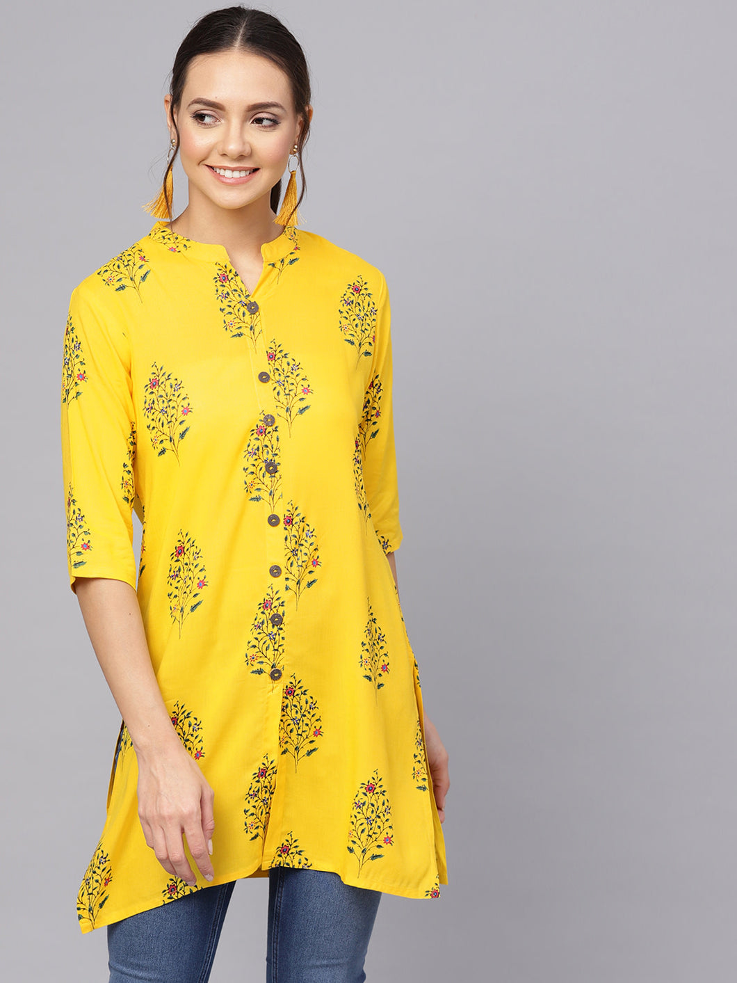 Queen ellie Women Yellow Floral Print Straight Kurti