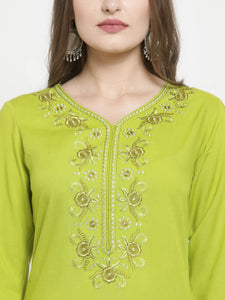 Queen ellie Women Green Solid Straight Kurti