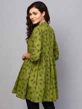 Load image into Gallery viewer, Queen ellie Women Green Printed Tunic
