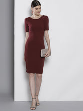 Load image into Gallery viewer, Queen ellie Women Burgundy Solid Sheath Dress
