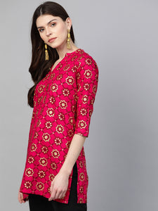 Queen ellie Women Pink & Golden Printed Straight Kurti