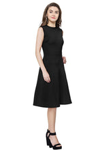 Load image into Gallery viewer, Queen ellie  Women&#39;s Knee Length Dress.
