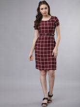 Load image into Gallery viewer, Queen ellie Women Burgundy Checked Sheath Dress
