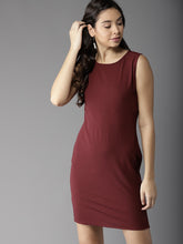 Load image into Gallery viewer, Queen ellie Women Burgundy Solid Sheath Dress
