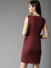 Load image into Gallery viewer, Queen ellie Women Burgundy Solid Sheath Dress
