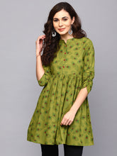 Load image into Gallery viewer, Queen ellie Women Green Printed Tunic
